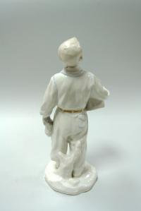 статуэтка «Мальчик со скворечником» дулёво, период ссср 1955 год.