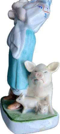 Статуетка фарфоровая Свинарка СССР.