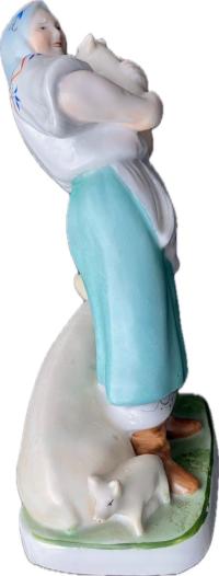 Статуетка фарфоровая Свинарка СССР.