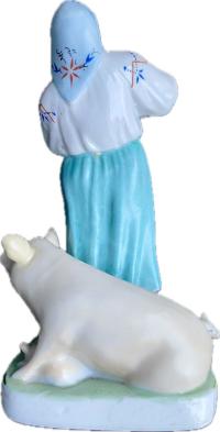 Статуетка фарфоровая Свинарка СССР.