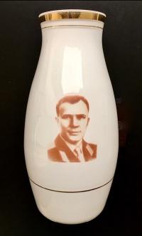 Ваза с портретом Юрия Гагарина, период СССР 1960е.